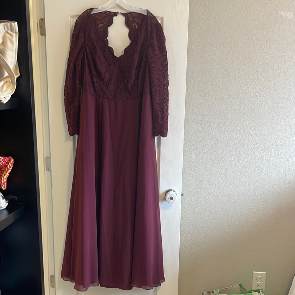 Elegant Lace Burgundy Evening Dress